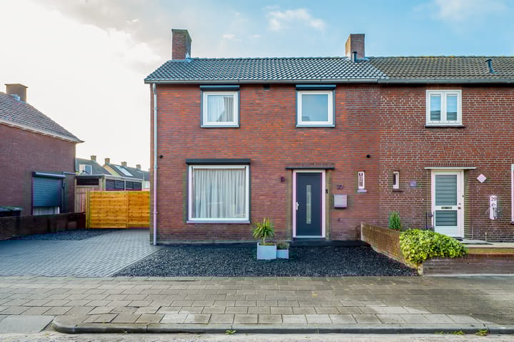 Margrietstraat 27 in St. Willebrord foto