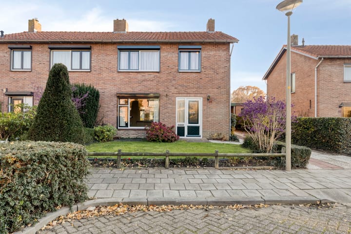 Margrietstraat 35 in Leuth foto