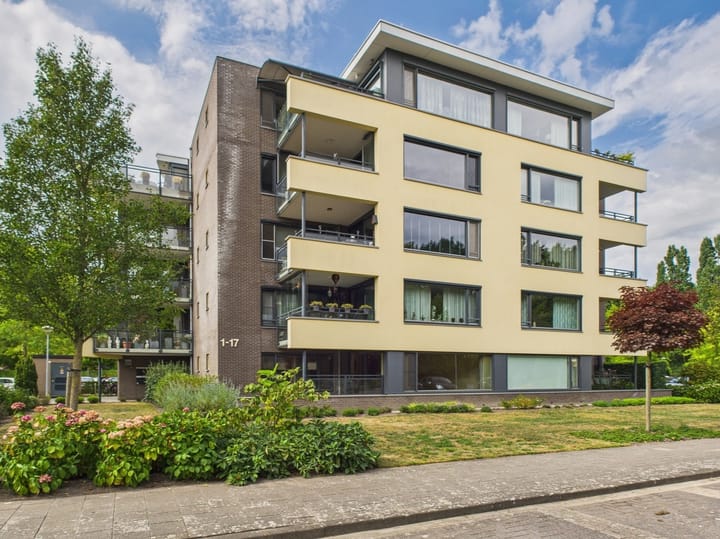 Mariaplein 1 in Roosendaal foto