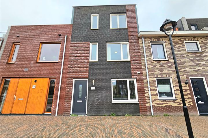 Marie Curielaan 110 in Almere foto