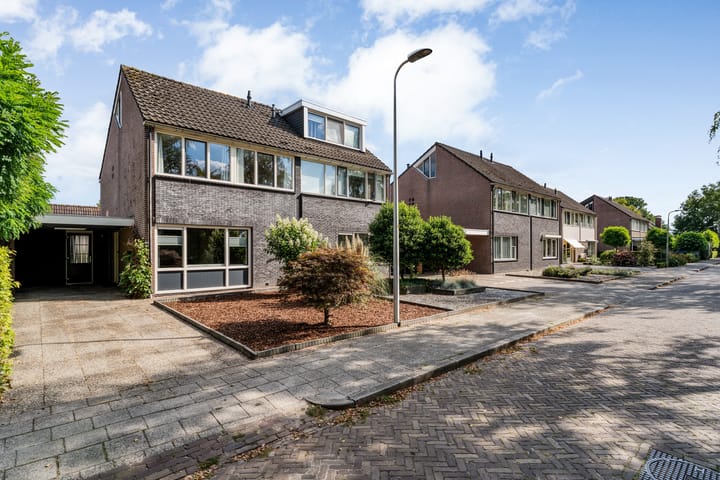 Meester Holtropstraat 10 in Bruchterveld foto
