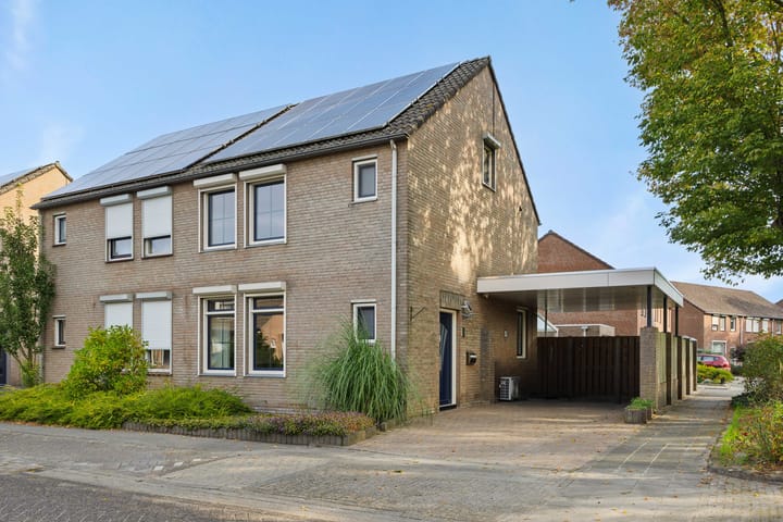 Meester Theelenstraat 2 in Helenaveen foto