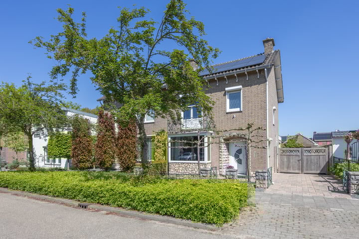 Meesweg 24 in Berg en Terblijt