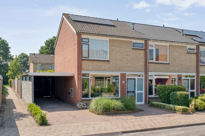 Meidoornstraat 1 in Ommen foto