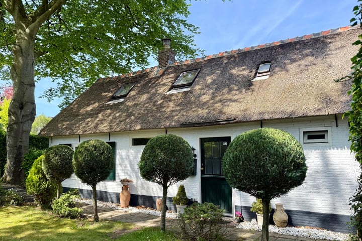 Melkweg 28 in Laren foto