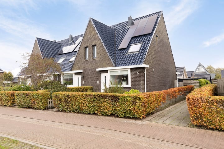 Menkarstraat 21 in Zuidhorn foto