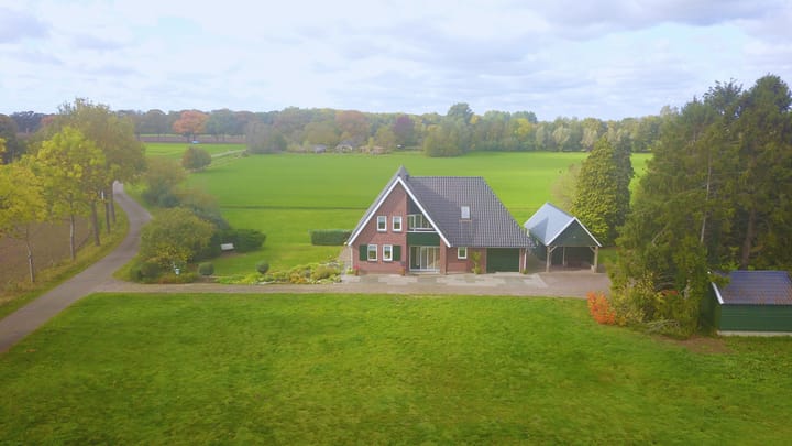 Menninkweg 1 in Hengelo (Gld) foto