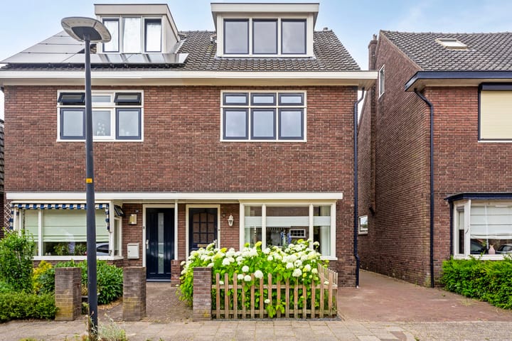 Mesdagstraat 32 in Hengelo foto