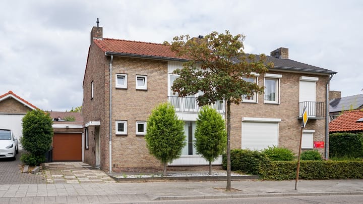Mgr. Nolensstraat 1 in Hoensbroek