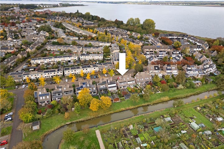 Middelgronden 64 in Huizen foto