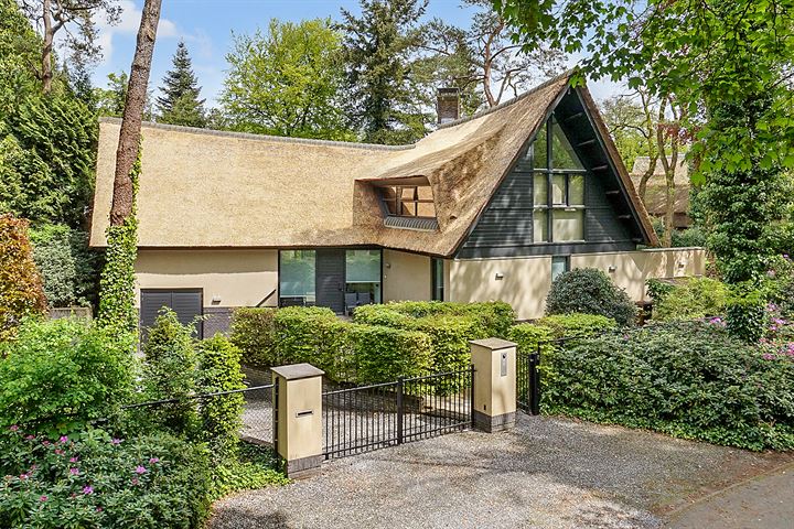 Middenlaan 2 in Soest foto