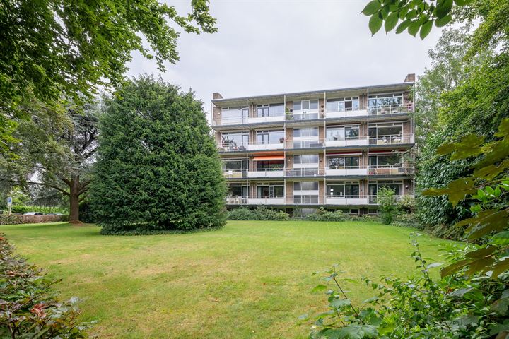 Middenlaan 35 in Bussum foto