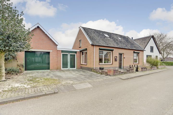 Middenstraat 14 in Rhenoy