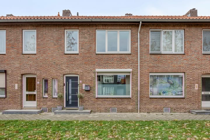 Minister Talmastraat 3 in Maastricht foto