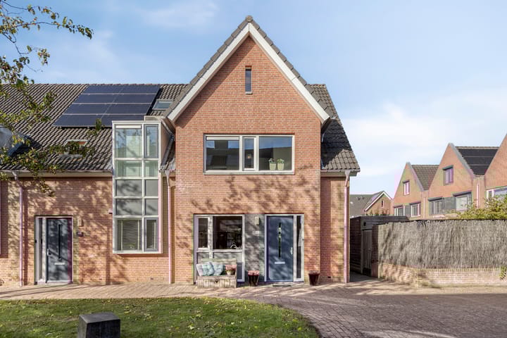 Moerasvaren 42 in Hendrik-Ido-Ambacht foto