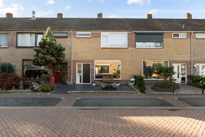 Moerbeistraat 7 in Spijkenisse foto