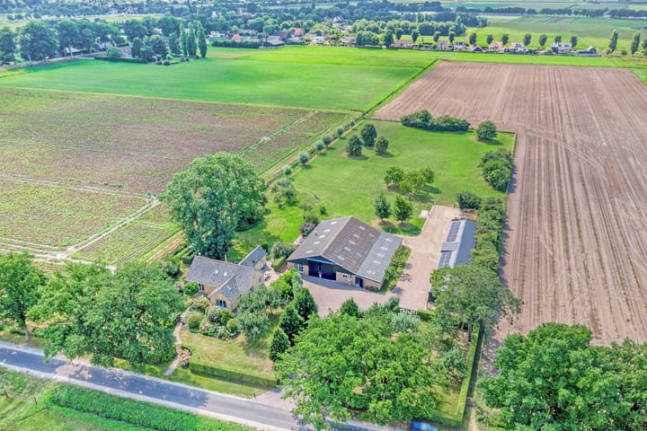 Moerseweg 4 in Hooge Zwaluwe foto