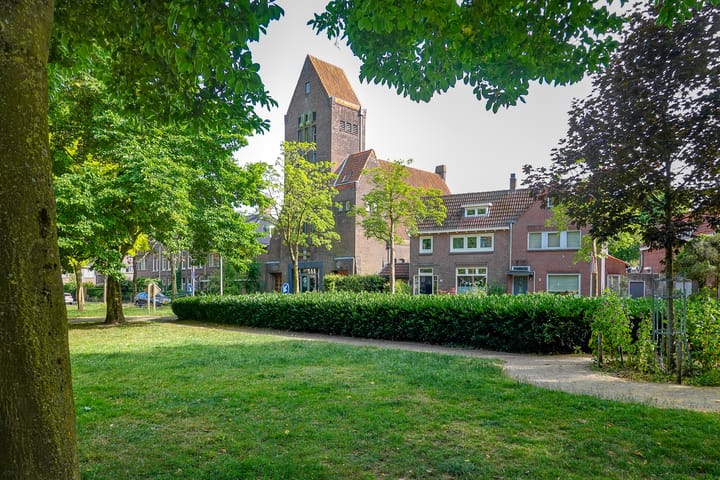 Molenbochtplein 33 in Tilburg foto