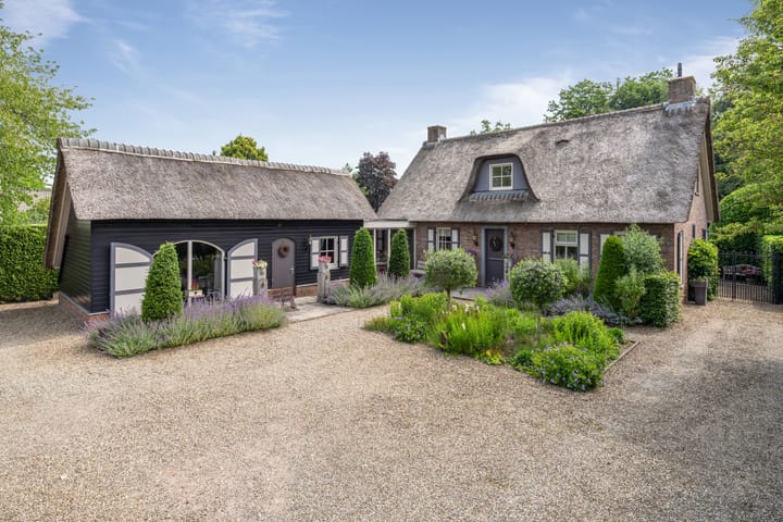 Moleneindsestraat 2 in Hoeven foto