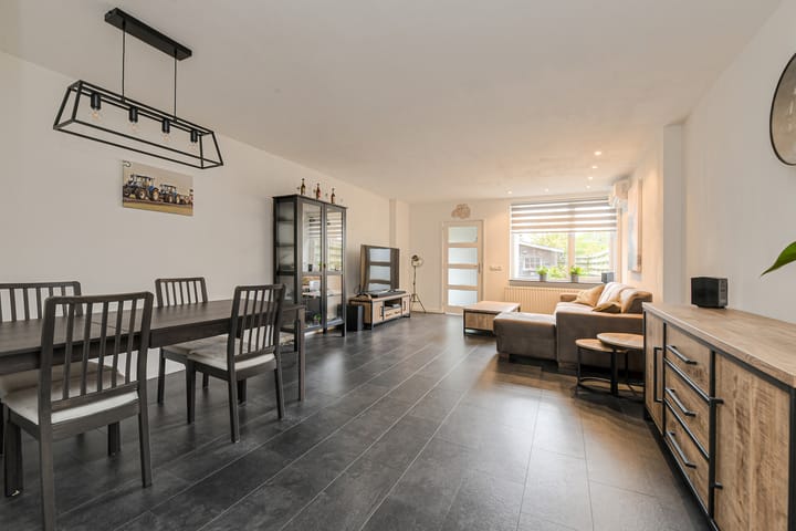 Morgenstond 20 in Hooge Zwaluwe foto