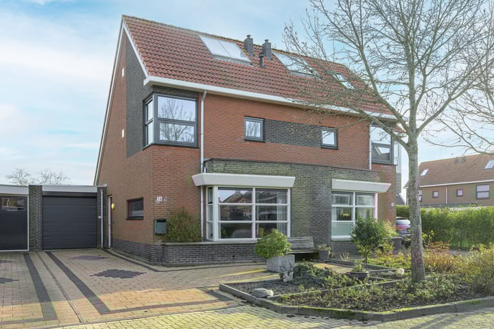 Mosterdpot 36 in Tuitjenhorn foto