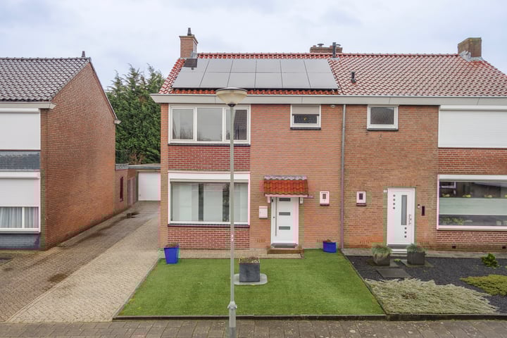 Moutheuvelsweg 10 in Stein foto