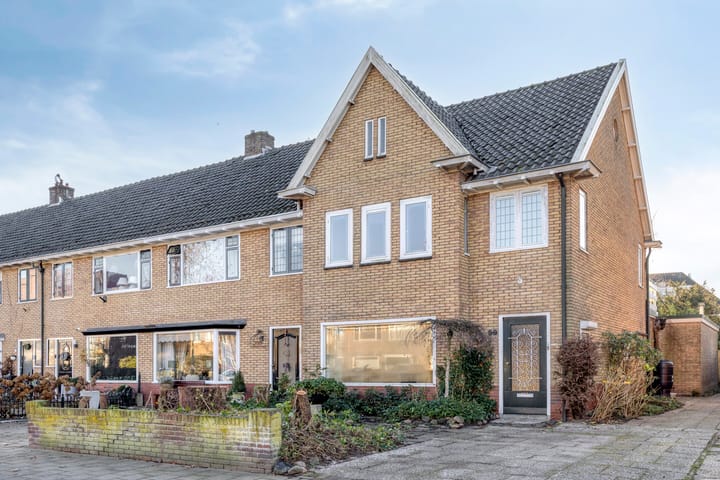 Mr. P.J. Troelstrastraat 90 in Hengelo foto