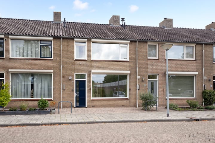 Mr. van der Brugghenstraat 17 in Waalwijk foto