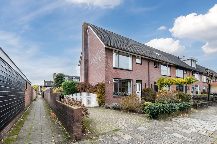 Multatulistraat 1 in Harderwijk foto