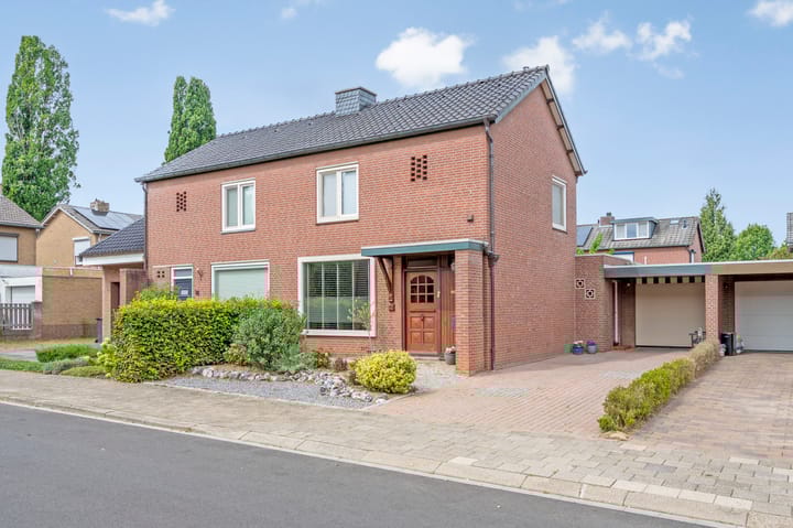 Muntstraat 12 in Born foto