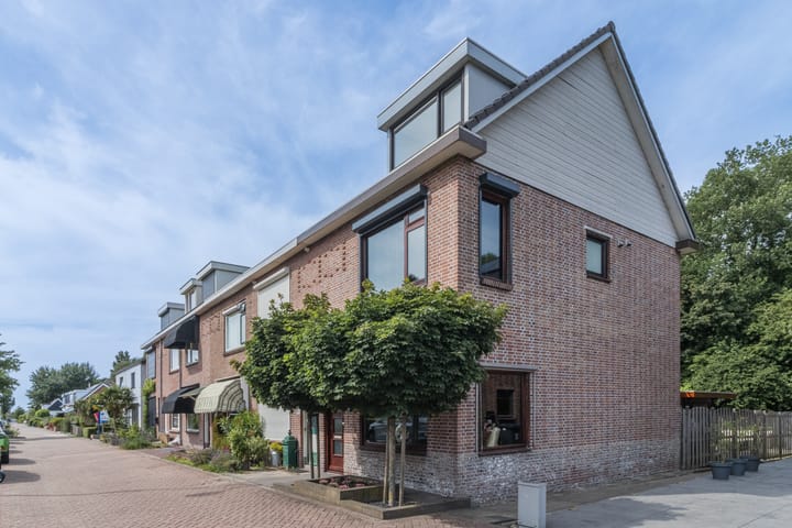 Naaldwijkseweg 302 in 's-Gravenzande foto