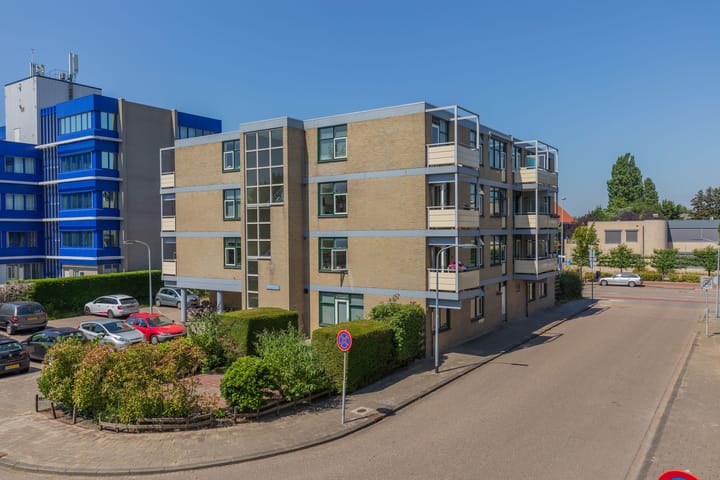 Narcisplantsoen 32 in Haarlem foto