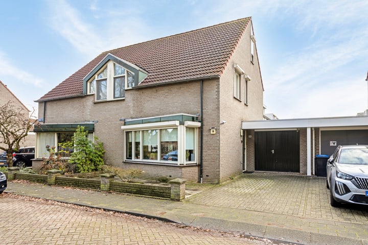 Nierslaan 18 in Helmond foto