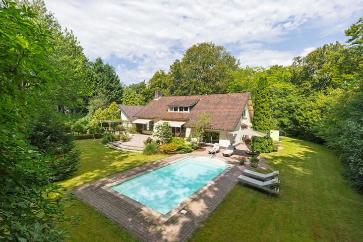 Nieuwe Blaricummerweg 3 in Huizen foto