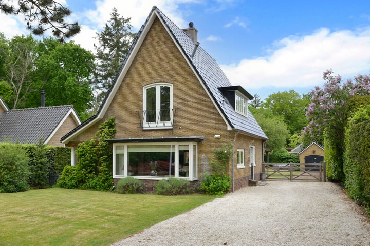 Nieuwe Bussummerweg 130 in Huizen foto