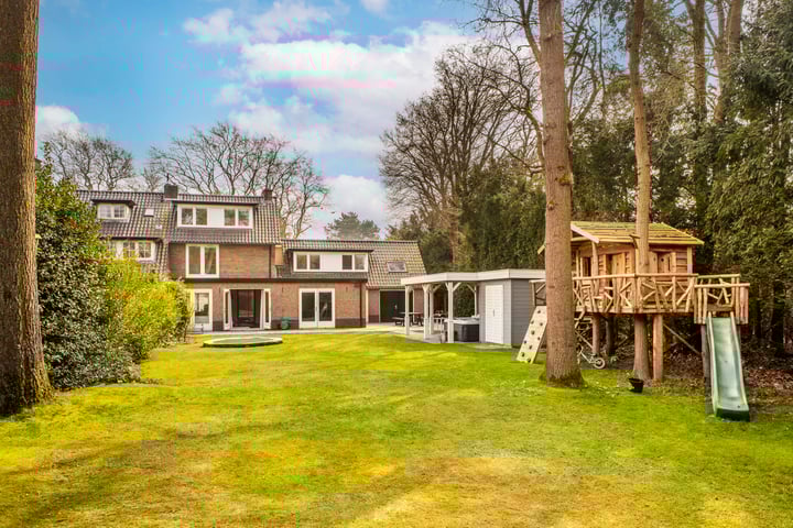 Nieuwe Bussummerweg 134 in Huizen foto