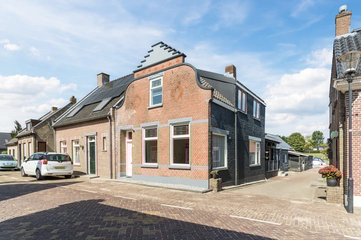 Nieuwlandsedijk 38 in Lage Zwaluwe foto