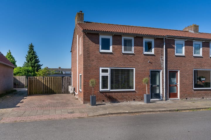 Nieuwstraat 1 in Hedel foto