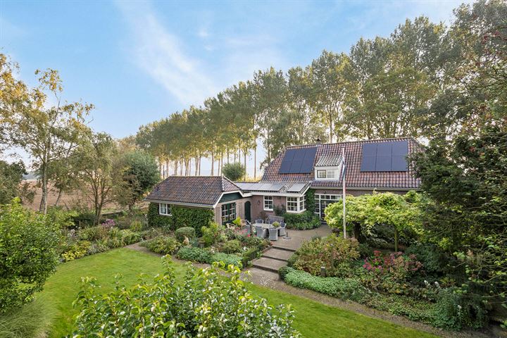 Noord-Achterweg 2 in Zuid-Beijerland foto