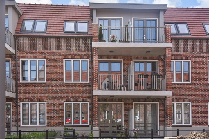 Notenhout 42 in Waddinxveen foto