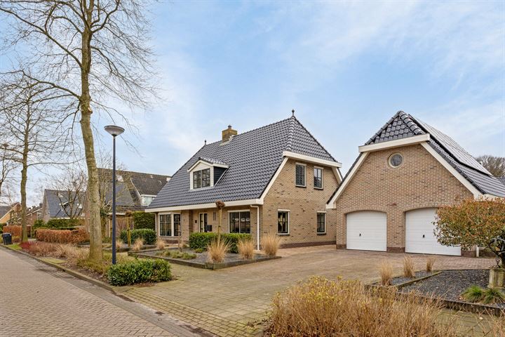 Oer it Spoar 14 in Sint Nicolaasga foto