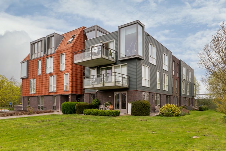 Oeverwal 29 in Hoogwoud foto