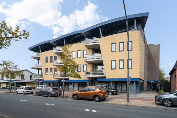 Oldenzaalsestraat 205-17 in Hengelo foto