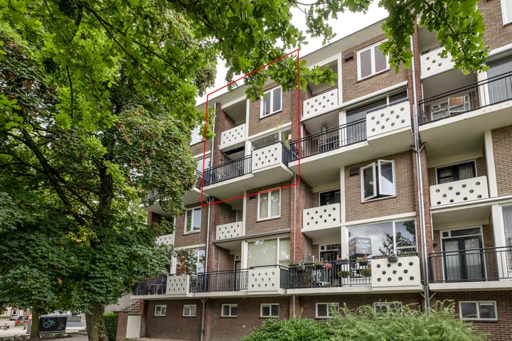 Oldenzaalsestraat 244 in Enschede foto