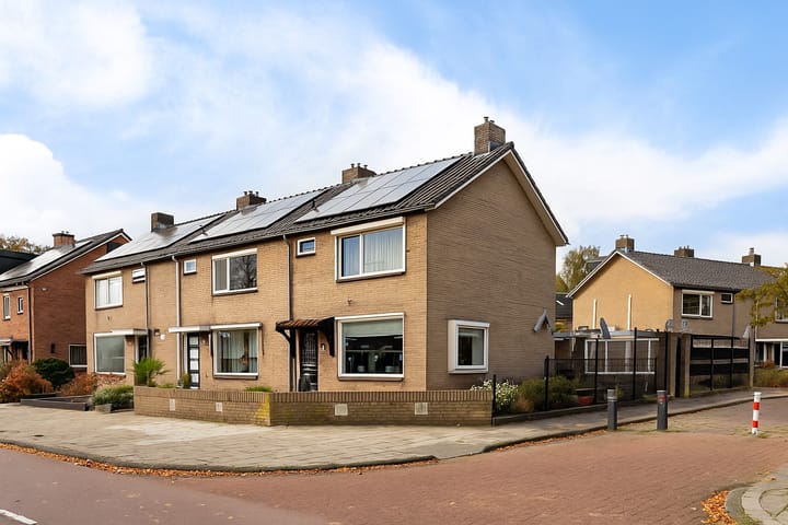 Oldenzaalsestraat 381 in Hengelo foto