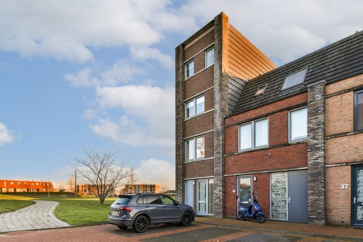 Olijfhout 41 in Barendrecht foto