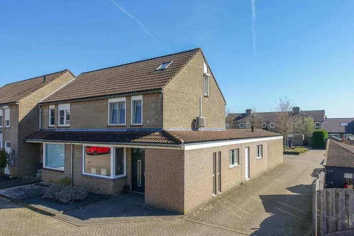 Online Woningbrochure voor https://vanhatzfeldtstraat9.nl