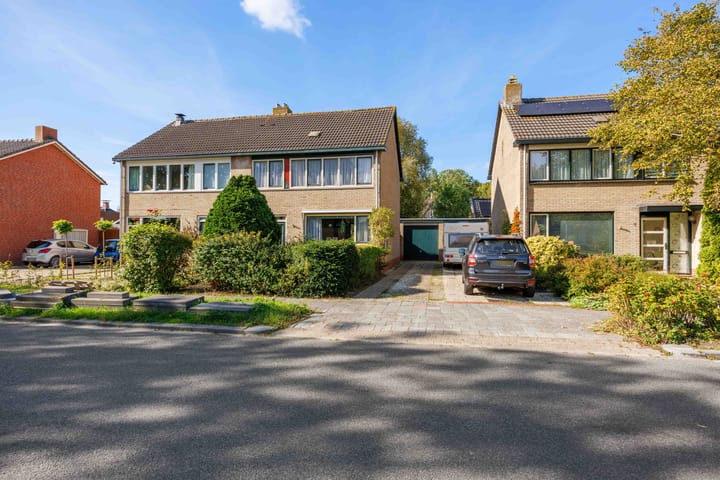 Onno van Ewsumlaan 9 in Middelstum foto