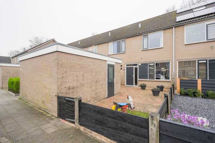 Ooievaarshof 31 in Nijkerk foto