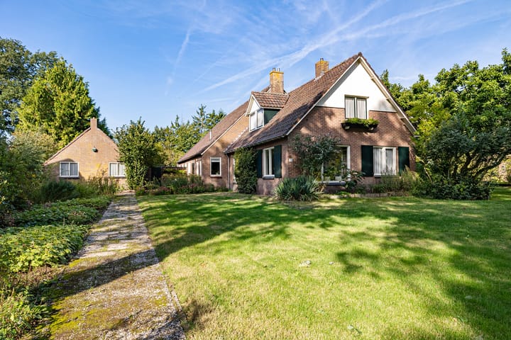 Oostereind 18 in Wachtum foto